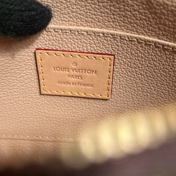 🔥 💯 Authentic Louis Vuitton Cosmetic Case - Picture 5 of 6